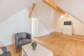 G03 large 8-person duplex apartment - Image 3