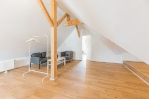 G03 large 8-person duplex apartment - Image 4