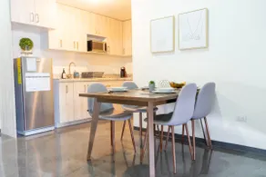 Lovely 2-Bedroom Apt Downtown w/ Parking + AC +Gym - Image 5