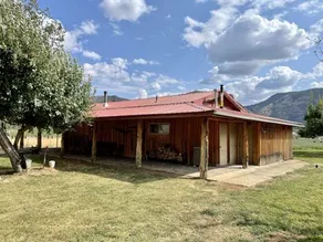 Cozy Cabin River Access with Optional RV Hook-ups - Image 3