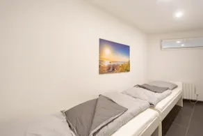Beautiful spacious apartment for up to 8 guests - Image 2