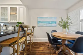 Charming Upstairs 3BR: Minutes from DT Sacramento! - Image 3