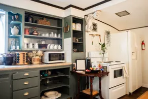 Cozy 4BR Cottage next to Cafe & Vintage Market! - Image 2