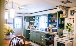 Cozy 4BR Cottage next to Cafe & Vintage Market! - Image 3