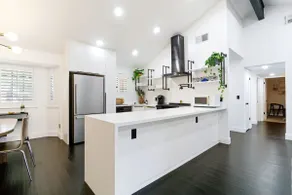 3BD/2BTH Modern Home “Newly Renovated Bathrooms” - Image 3
