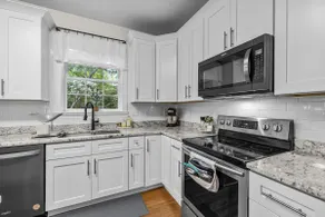 Stunning 5 bedroom/3 bath home in Hope Valley Farm - Image 3