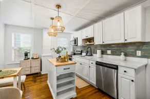 Walk to Downtown & Harbor | Patio Grill | King Bed - Image 3