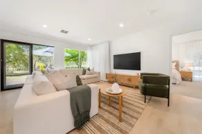 The Grape Escape Location and style on Shiraz Trail - Image 2
