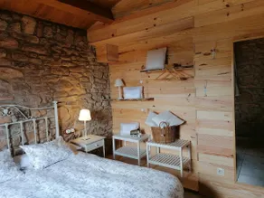 Palau School - Warm stone and wood cottage - Image 4