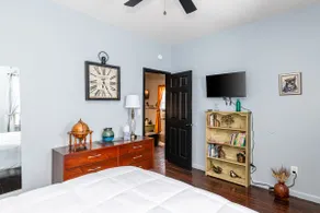 Cozy Downtown Retreat - Image 5
