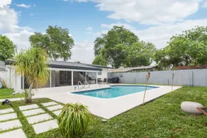 Charming and Amazing Home with Pool in Miramar - Image 5