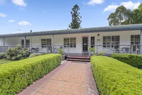 Birds 'n' Bloom Cottages - Image 2