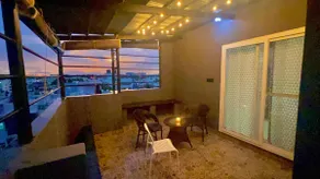 Sunset View Studio Pent House - Image 4