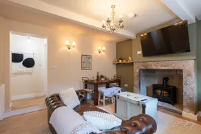 Cosy Cottage in Heart of Glossop - Image 2