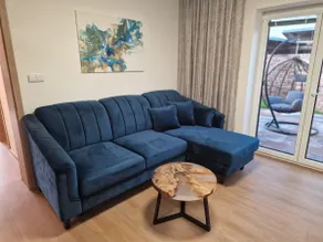 Luxury House at Pound |4 Bedrooms, Parking, Garden - Image 3