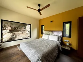 Hideout | Sunken Bedroom | Bathtub & Farm Meals - Image 4