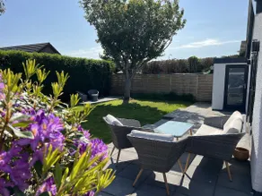 Stylish Dog Friendly Coastal Bungalow with garden - Image 3