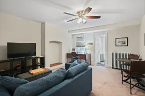 Spacious Apartment in Historic Townhouse - Image 3
