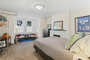Spacious Apartment in Historic Townhouse - Image 2
