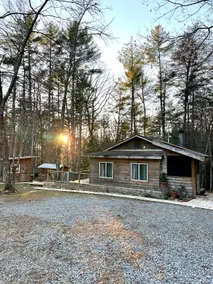 Beautiful & peaceful cabin w/ deck garden & fire-pit - Image 4