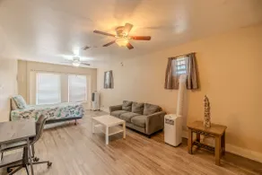 4 Bedroom retreat in town center - Image 3