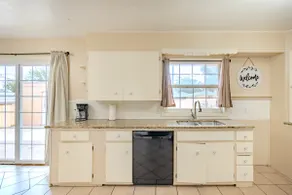 4 Bedroom retreat in town center - Image 5