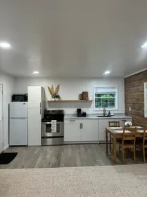 Cozy Minimalistic 1BR Home | Fast WiFi & TV - Image 2