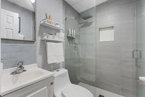 Private WPB Studio | Patio & Parking & Fast WiFi - Image 3