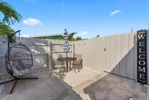 Private WPB Studio | Patio & Parking & Fast WiFi - Image 2