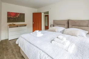 Dreamy domicile with underground parking - Image 4