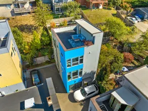 Glamorous house W/ 3 BR & 3.5 BA - Image 4