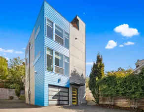 Glamorous house W/ 3 BR & 3.5 BA - Image 3