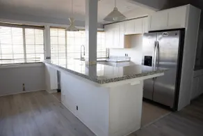 5 bedroom house in Long Beach - Image 2