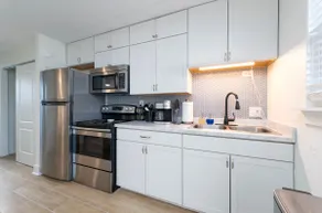 Be A Nomad | 100 Yards to Beach | 1BR Jax Beach - Image 3