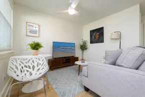 Be A Nomad | 100 Yards to Beach | 1BR Jax Beach - Image 2