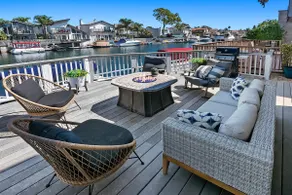 Waterfront home in Channel Island - Image 2