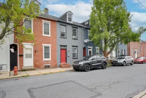 Cozy Retreat in Downtown Lancaster with Backyard Patio - Image 4