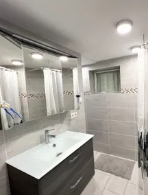 Stylish apartment in the heart of Tyrol. - Image 2