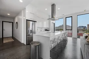 Corner Condo with City Views - Image 5