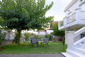 Vintage Garden House - Image 5