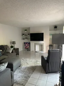 Centrally located Townhouse - Image 3