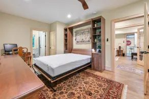 Amenity-Packed Holiday Home - Image 4