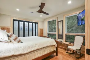 Amenity-Packed Holiday Home - Image 3