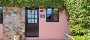 Plum Tree Cottage - Courtyard 2 Bedroom Cottage - Image 3