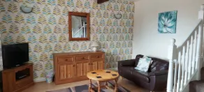Plum Tree Cottage - Courtyard 2 Bedroom Cottage - Image 2