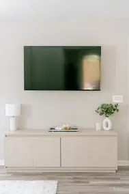 Cozy Marine Retreat - Pet Friendly and Close to PI - Image 4
