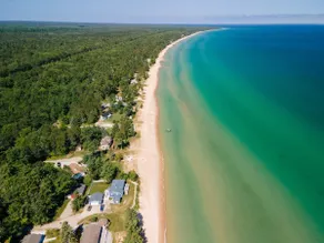 Oasis on Lake Huron with sandy beach & hot tub! - Image 2