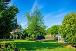 Luxury home w/ 9 BR, 8.5 BA - Image 2