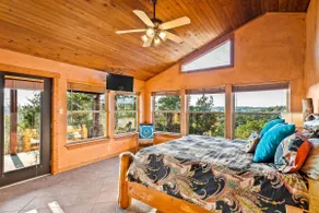 Legendary 3 Bedroom Estate with Pool & Hot Tub! - Image 3