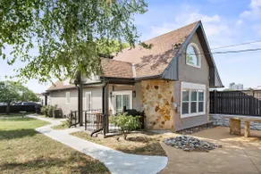 Luxurious Villa Hacienda - KCMO - Image 3